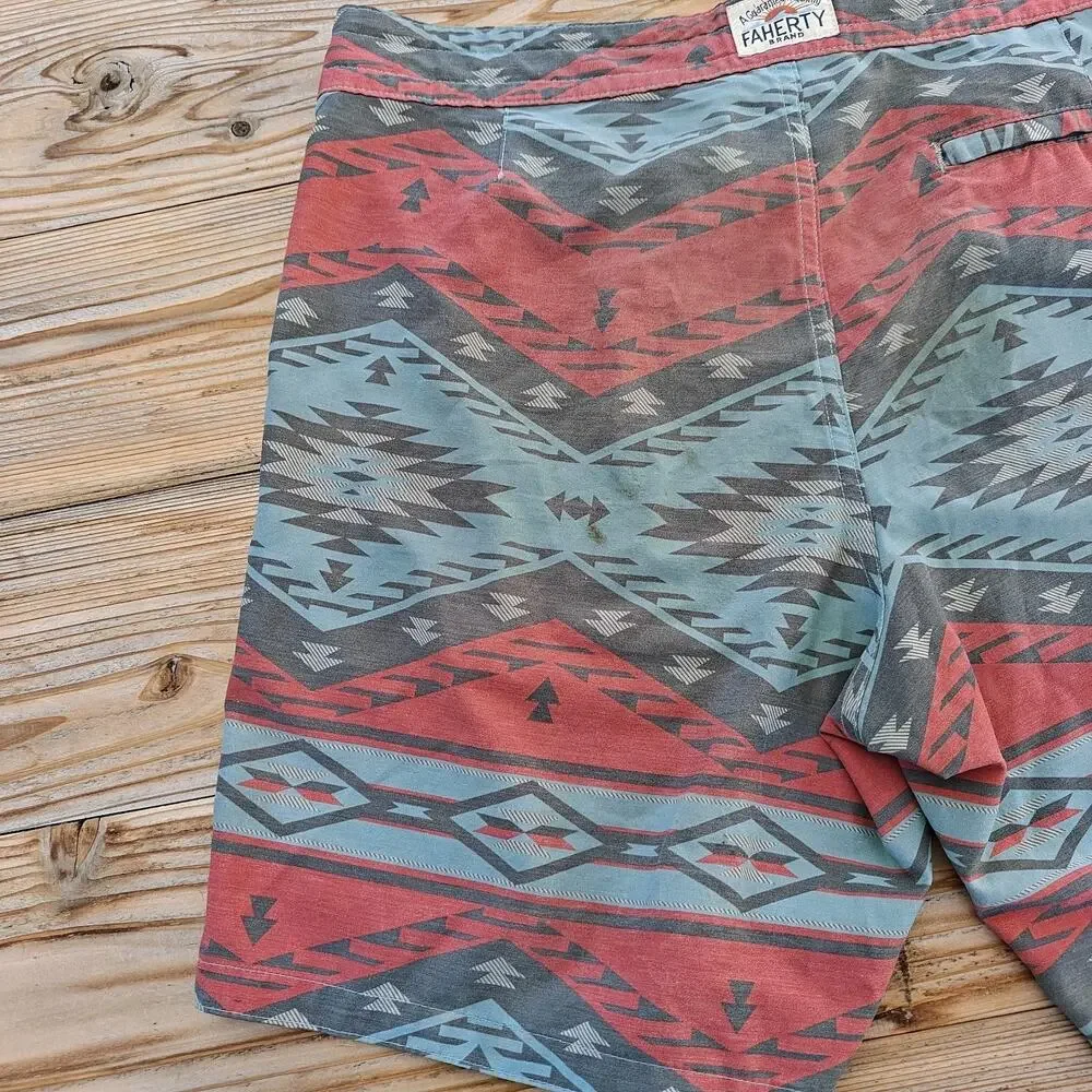 Faherty Men's Aztec Navite American Shorts Size 32 Red Blue